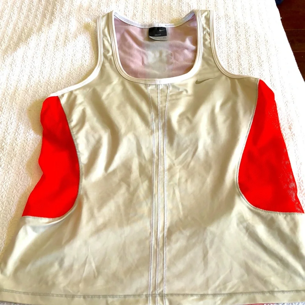 4/$25 Nike Top - Picture 2 of 5